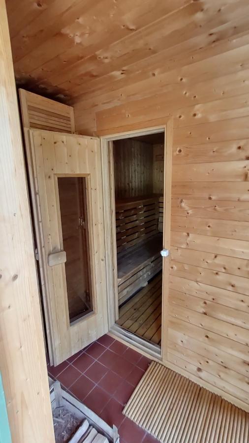 Grosse Wohnung / Haushaelfte In Peetzig Am See 安格尔明德 外观 照片