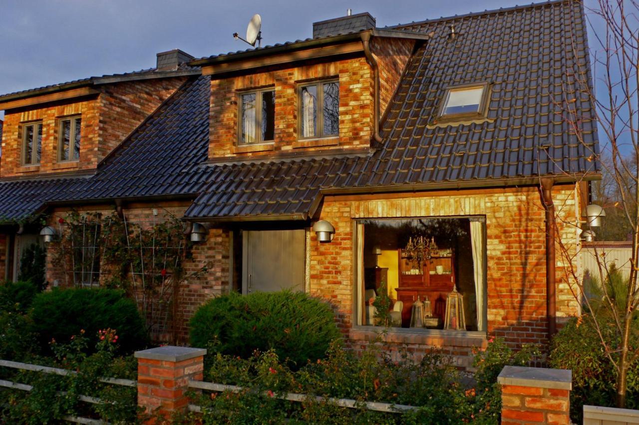 Grosse Wohnung / Haushaelfte In Peetzig Am See 安格尔明德 外观 照片