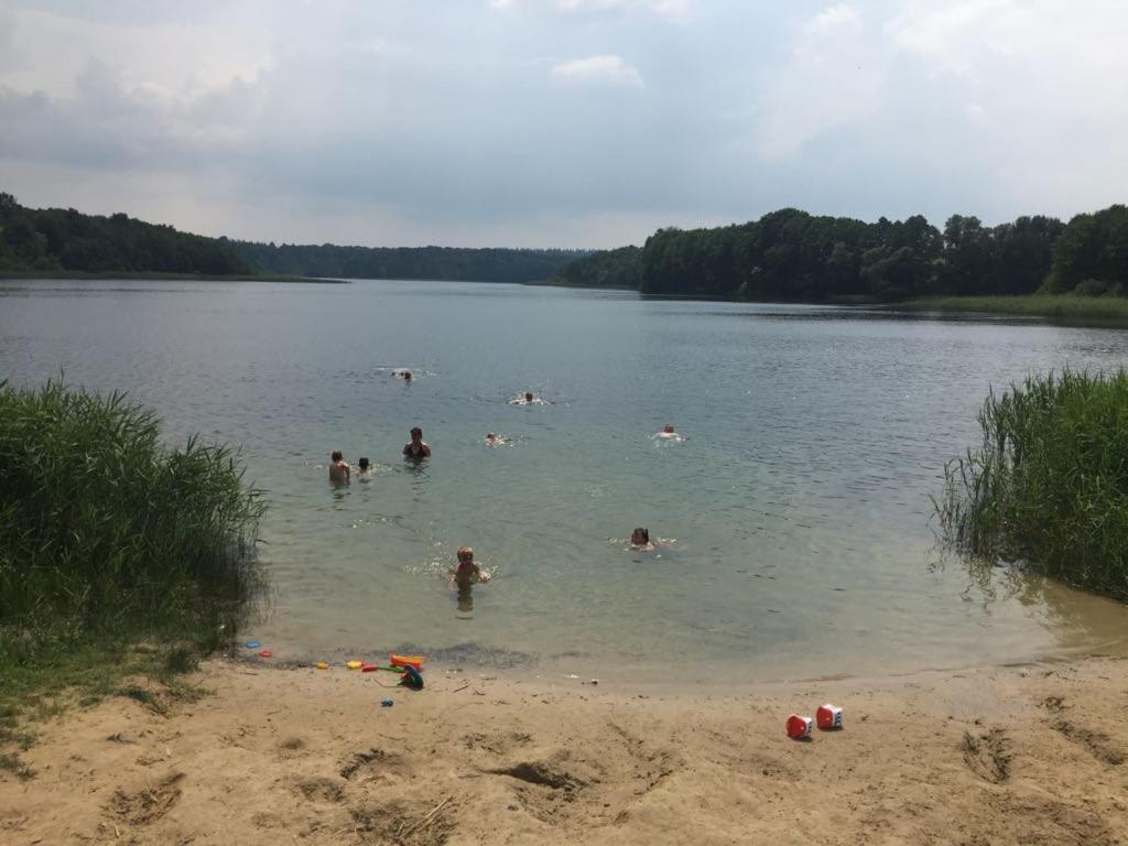Grosse Wohnung / Haushaelfte In Peetzig Am See 安格尔明德 外观 照片